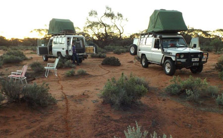 4x4 Bushcamper mit Dachzelt